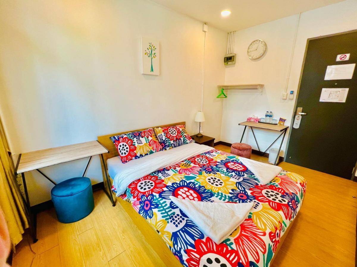 Daraya Hostel Bangkok Bagian luar foto