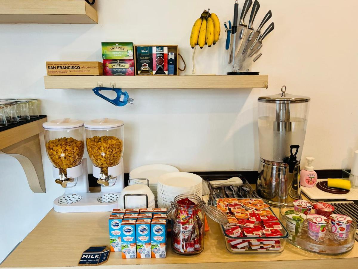 Daraya Hostel Bangkok Bagian luar foto