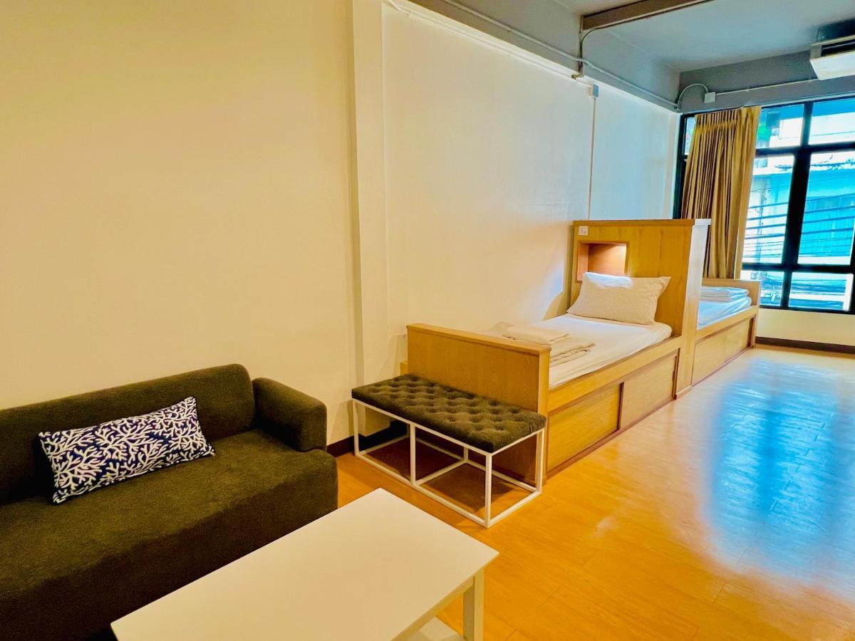 Daraya Hostel Bangkok Bagian luar foto