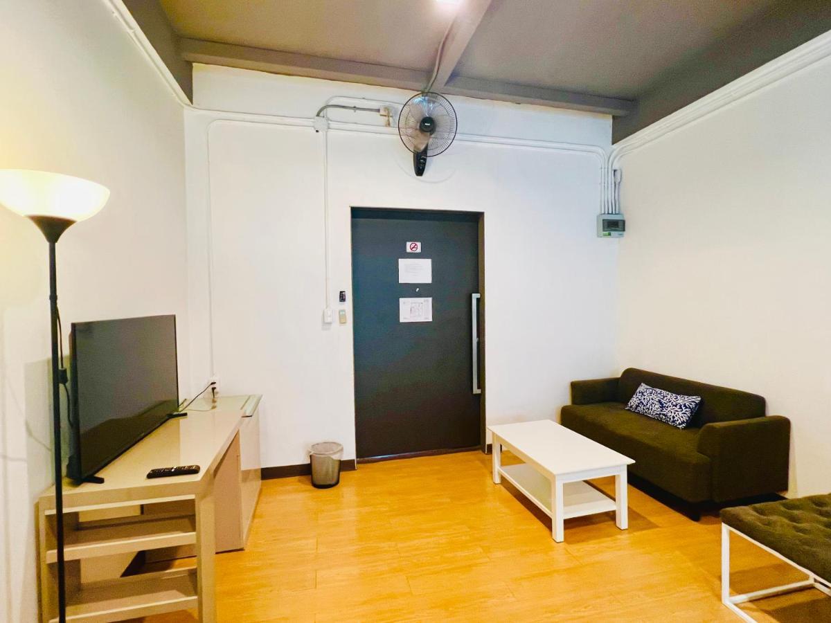 Daraya Hostel Bangkok Bagian luar foto