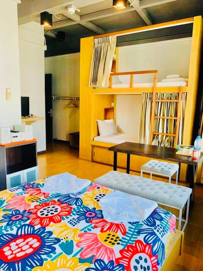 Daraya Hostel Bangkok Bagian luar foto