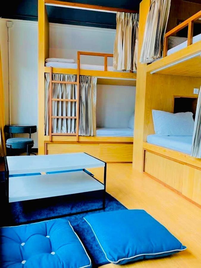 Daraya Hostel Bangkok Bagian luar foto
