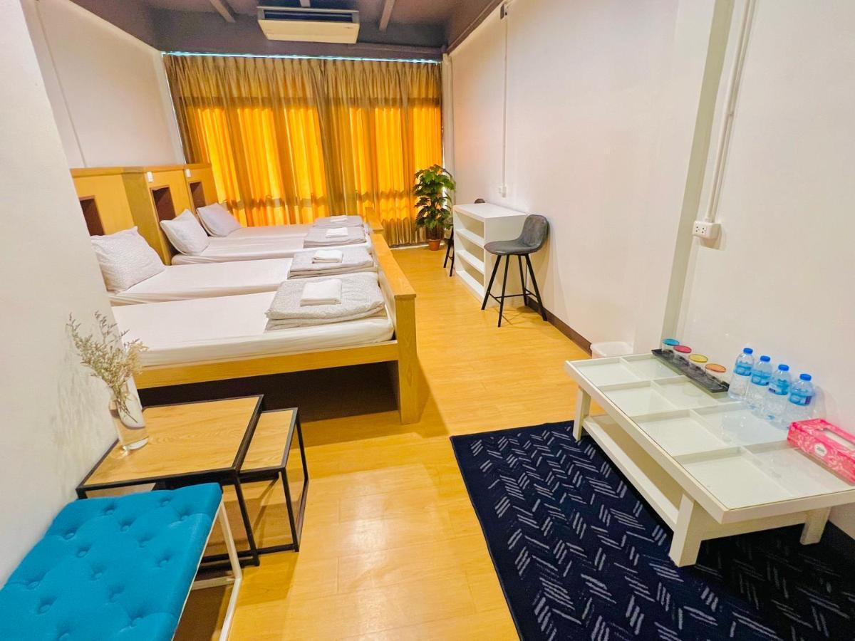 Daraya Hostel Bangkok Bagian luar foto