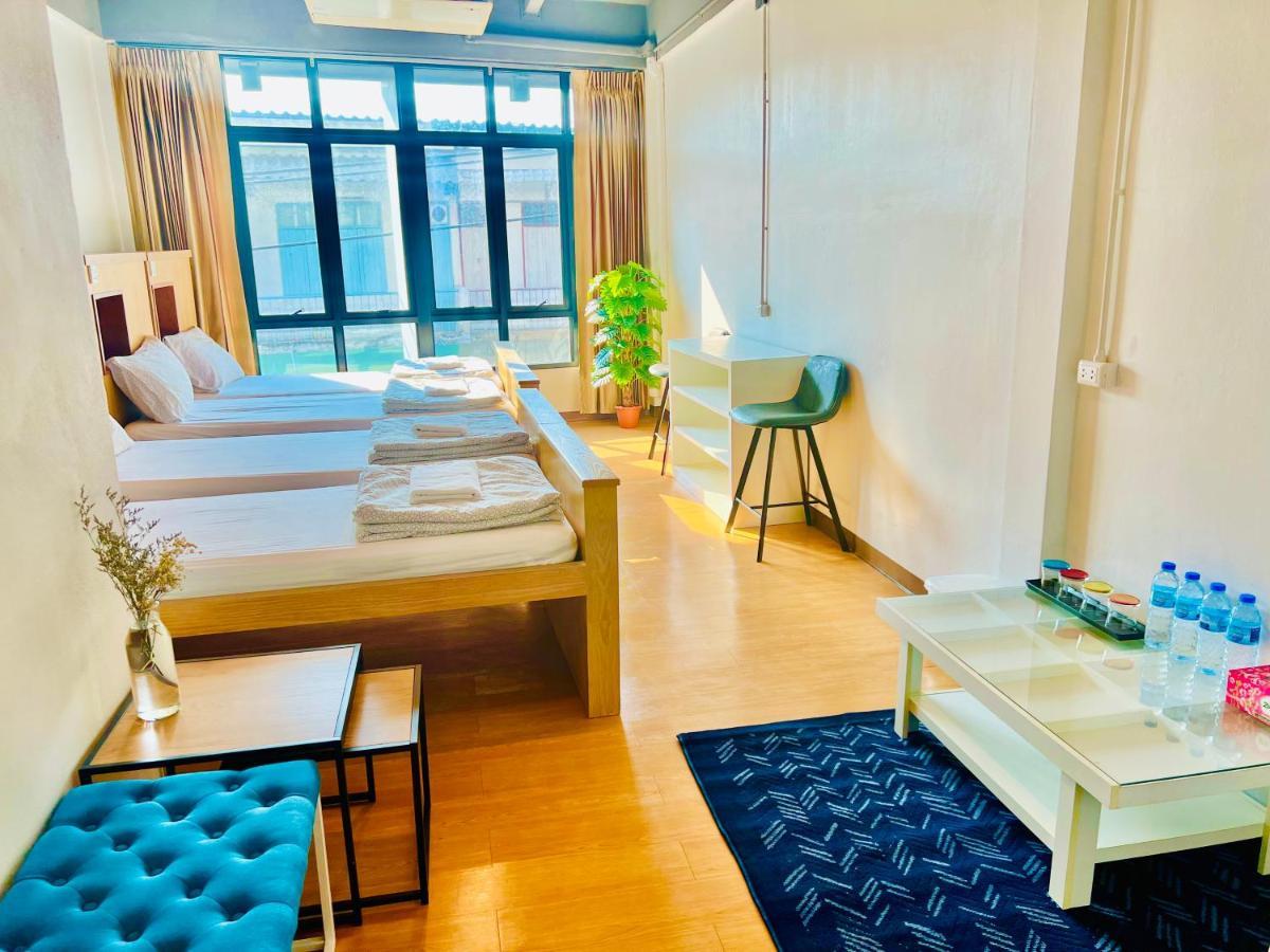 Daraya Hostel Bangkok Bagian luar foto