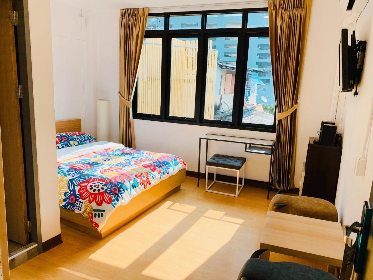 Daraya Hostel Bangkok Bagian luar foto