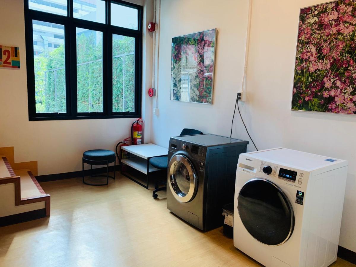 Daraya Hostel Bangkok Bagian luar foto