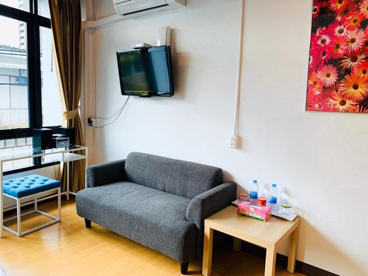 Daraya Hostel Bangkok Bagian luar foto